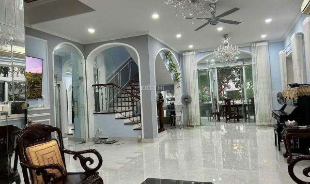 Cần bán Biệt thự đơn lập Phú Gia 350m2, đường Hà Huy Tập, Quận 7