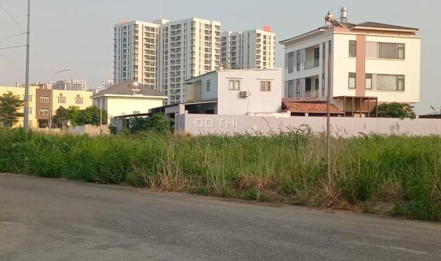 Bán đất Phú Nhuận plb quận 9 mặt đường 20 mét đối diện xéo TT thương mại