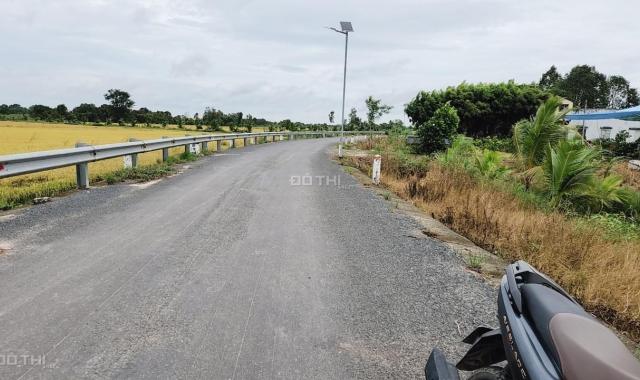 Chính chủ gửi bán lô đất lúa mặt tiền lộ nhựa xe tải 8 tấn thị xã Kiến Tường, Long An giá 360triệu