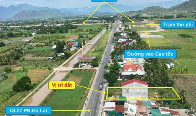 Nút giao cao tốc Ninh Thuận. Mặt đường QL27A, 20x50m sân bay Thành Sơn 5km, QL1 6km, 12km tới biển