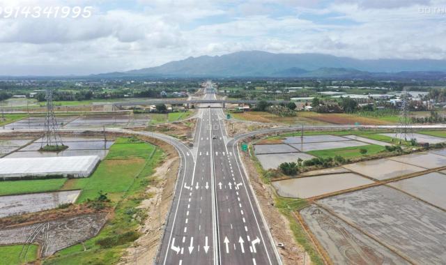 Nút giao cao tốc Ninh Thuận. Mặt đường QL27A, 20x50m sân bay Thành Sơn 5km, QL1 6km, 12km tới biển