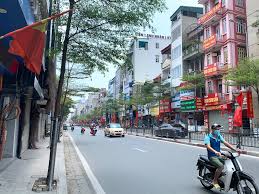 Bán nhà mặt phố Nguyễn Lương Bằng 140m2, 2 mặt tiền, 3 tầng đang kinh doanh giá 26 tỷ TL