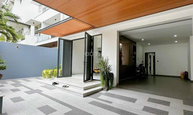 Cần bán biệt thự đẹp, 10x25m, xd 4 tầng thang máy, thiết kế chỉn chu, 26 tỷ