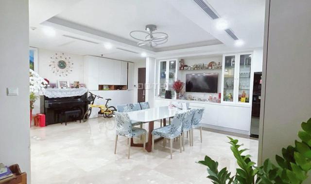 Bán căn hộ Mandarin Garden mặt đường Hoàng Minh Giám, DT 172m2, view Lã Vọng, nhà đẹp