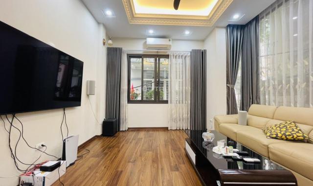 Bán Thị Nở. Phố Mễ Trì Hạ: 48m2*5T. OTO. Mới. Giá 9,75 tỷ.