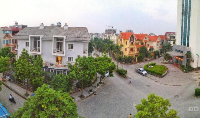 Bán biệt thự Góc ngã tư có vị trí VIP nhất KĐT Vạn Phúc, một bước ra đường Tố Hữu.