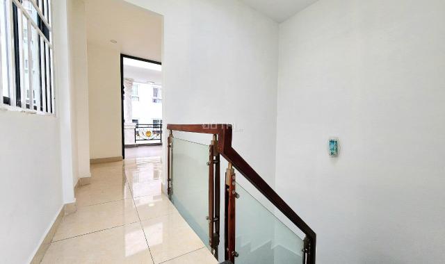 Cần bán gấp nhà 4 lầu, Ngã Tư An Dương Vương & Võ Văn Kiệt giá 4,8 tỷ, DT sàn 132m2, đã hoàn công