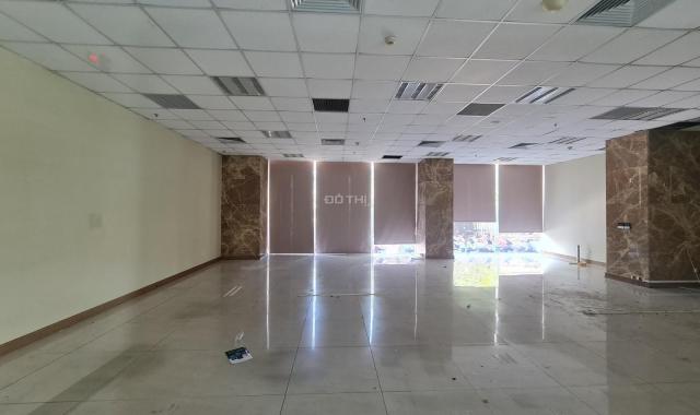 Cần cho thuê lô văn phòng 100m2 quận Cầu Giấy gần công viên, cây xăng Dương Đình Nghệ, Cầu Giấy