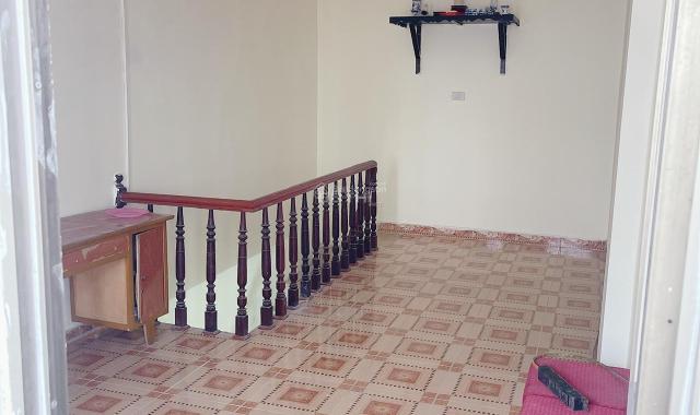 Chính chủ cần bán nhà 3 tầng 30m2 cực thoáng ngay gần chợ Mai Động