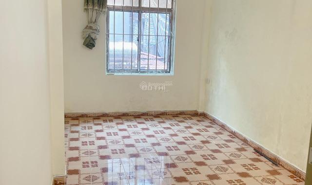 Chính chủ cần bán nhà 3 tầng 30m2 cực thoáng ngay gần chợ Mai Động