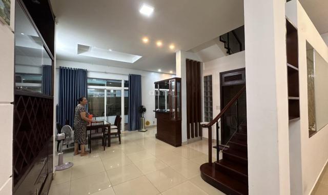 Villa Mỹ Thái, Phú Mỹ Hưng, Q. 7, 4PN, Full nội thất, nhà đẹp cho thuê 33 triệu/tháng