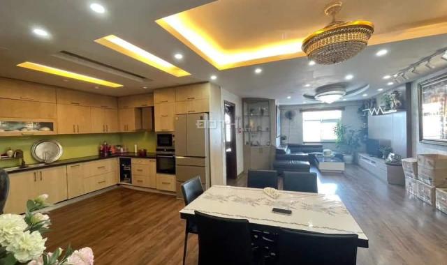 Gia đình thiện chí cần bán gấp căn Penthouse view đẹp. 242m2 chỉ hơn 24tr/1m2. b