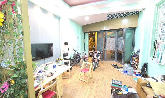 NHÀ 4 TẦNG, DTSD 180M2, NGAY VINCOM THỦ ĐỨC