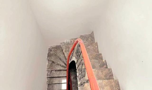 Bán nhà mới phường Đống Đa, nhà đẹp, ngõ ô tô tránh nhau 37m2 chỉ 5.2 tỷ