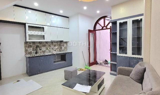 Bán nhà mới phường Đống Đa, nhà đẹp, ngõ ô tô tránh nhau 37m2 chỉ 5.2 tỷ