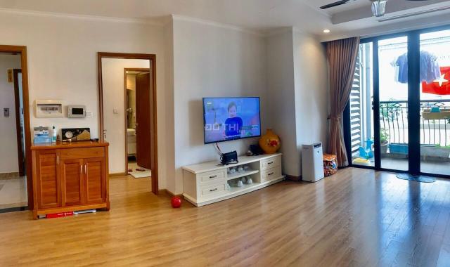 Bán gấp căn hộ Vinhomes Royal City 2 ngủ, siêu đẹp, sẵn ở ngay, chỉ 5.5 tỷ. LH: 0987485936.