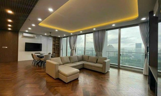 Cho thuê căn Penhouse Happy Valley 239m2, 4PN view sân golf và Quận 1