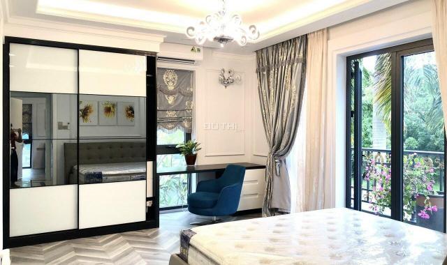 Biệt thự đơn lập có hồ bơi, 5PN, 300m2 ngay trường Đinh Thiện Lý, Q.7