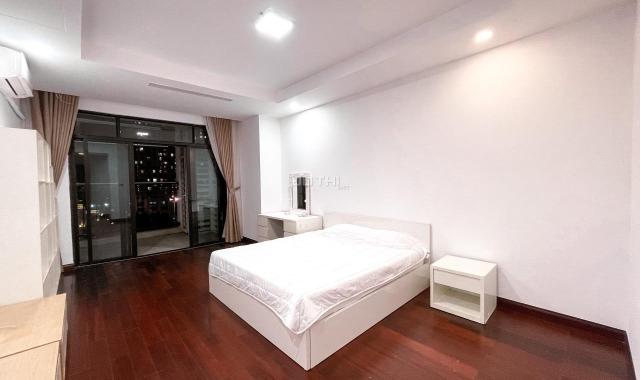 Cho thuê căn góc Vinhomes Royal City R3, 175m2, 3 ngủ sáng, tầng trung, hơn 30tr/ tháng.0987485936