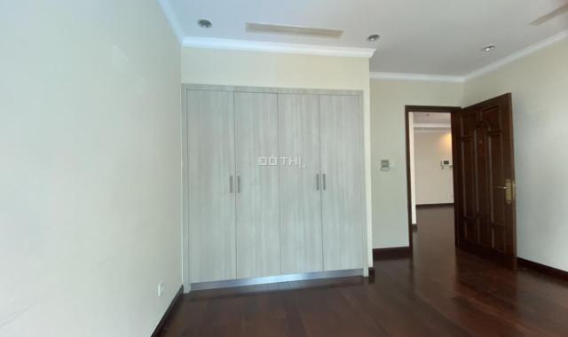 Bán gấp căn hộ Vincom Center 157m2, 3PN, view Nhà thờ đức bà, Quận 1