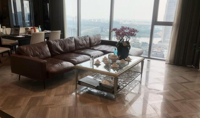 Bán gấp căn hộ Vincom Center 157m2, 3PN, view Nhà thờ đức bà, Quận 1