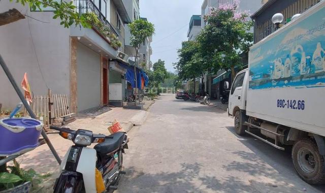 Bán nhà Khu ĐT Tây Nam Linh Đàm dtich 70m2 - phân lô - ô tô - vỉa hè . giá 15.5tỷ