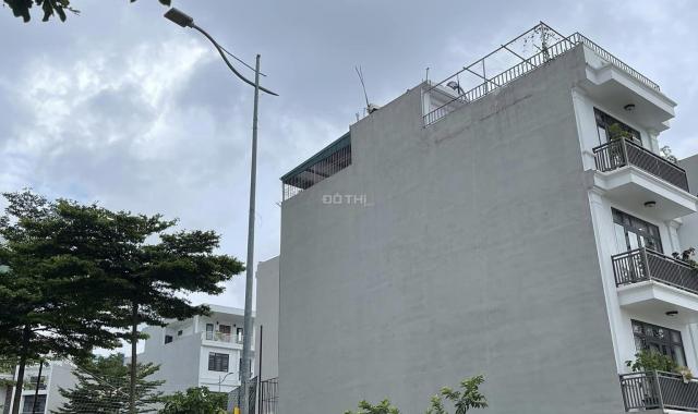 BÁN Ô GÓC ĐỒI NGÂN HÀNG,CỘT 2. DT:131.5M2,MT:8M.HƯỚNG BIỂN !!!