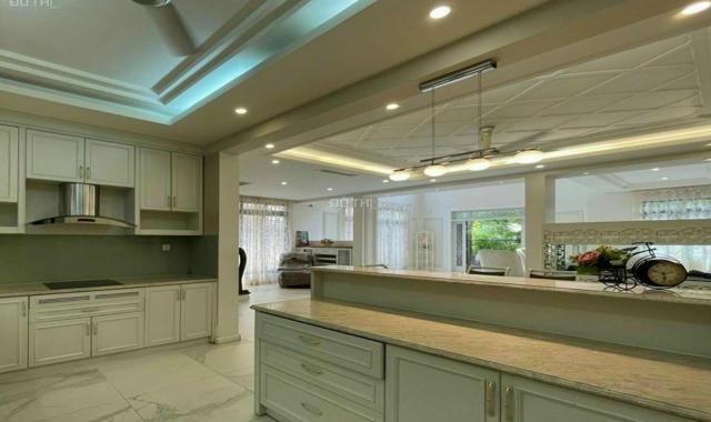 Cho thuê Biệt thự Chateau cao cấp 500m2, ngay phú mỹ hưng, Quận 7