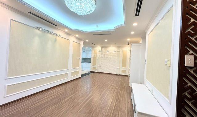 Bán gấp căn hộ chung cư 137 Nguyễn Ngọc Vũ 3PN 2WC DT: 90m2 giá 4.3 tỷ.