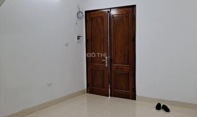 Bán nhanh nhà ngõ 279 Đội Cấn, giá 8.9 tỷ, 35m2x6T, thang máy, ở luôn