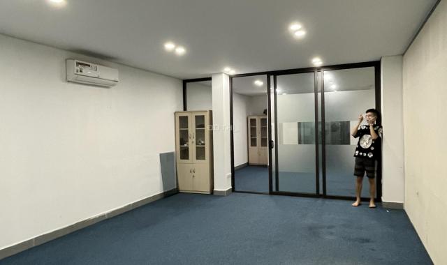 Cho thuê văn phòng Làng Việt Kiều Châu Âu, Mỗ Lao, 50 m2. đã ngăn 2 phòng