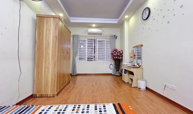 Bán nhà riêng Cầu Giấy, 33m 5 tầng, giá 5.75 tỷ - ba gác, ở ngay