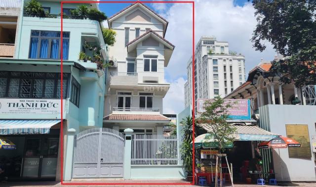 Cho thuê nhà 114 Võ Văn Tần, Q.3 - DT 8x12m nở 12.5m, trệt 3 lầu