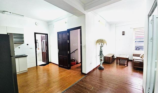 Chính Chủ Cho Thuê Căn Hộ 2 PN 70m2 Giá Ưu Đãi Chỉ Còn 10 Triệu/Tháng. Đc: Cát Linh, Đống Đa