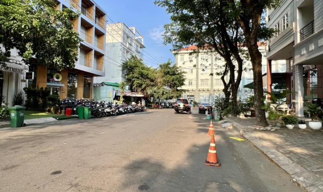 Bán nhà phố 5 lầu mặt tiền Cao Triều Phát, khu Hưng Gia 3, Phú Mỹ Hưng