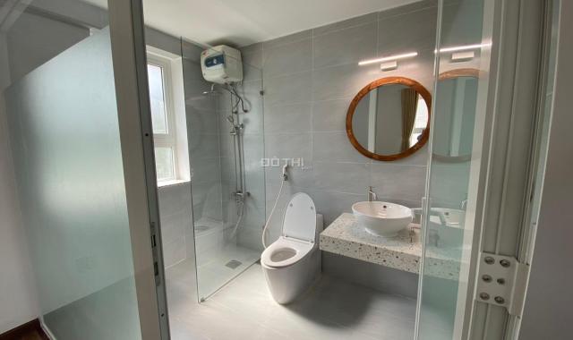 Cho thuê căn hộ Mỹ Khánh 3 có 3PN + 2WC ở Phú Mỹ Hưng lầu trung view hồ bơi