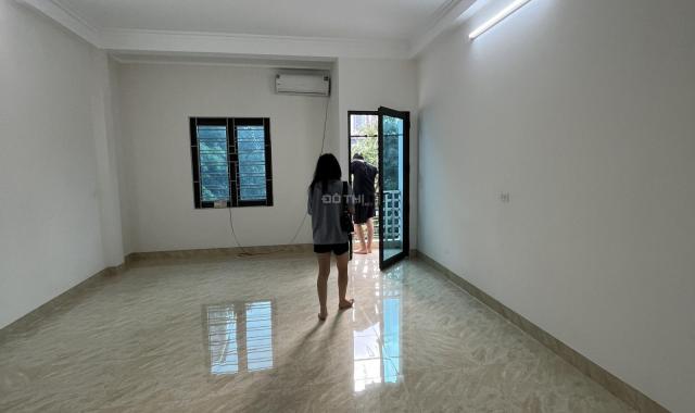 Cho thuê văn phòng Nguyễn Xiển, 70 m2/tầng, gồm 2 phòng làm việc, có thang máy