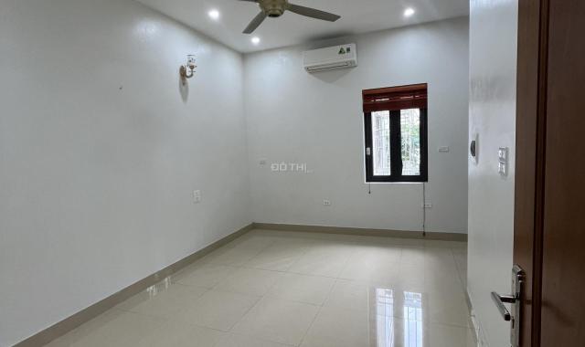 Cho thuê văn phòng Nguyễn Xiển, 70 m2/tầng, gồm 2 phòng làm việc, có thang máy