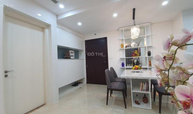 Bán căn hộ chung cư Vinhomes D'Capitale.Căn hộ 72M 2PN. BC View Hồ & CV. Giá 5.9. LH: 0936031229