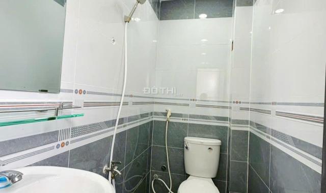 Bán nhà giá rẻ gần ngã tư ga phường Thạnh Lộc, Quận 12 có 2 phòng ngủ, 2 WC