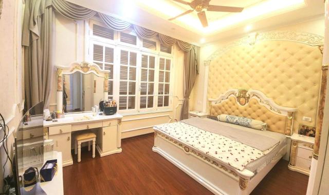 BIỆT THỰ ĐẲNG CẤP TRUNG TÂM CẦU GIẤY - FULL NỘI THẤT NHẬP KHẨU - LÔ GÓC - THANG MÁY 180M2 MTIEN 22M