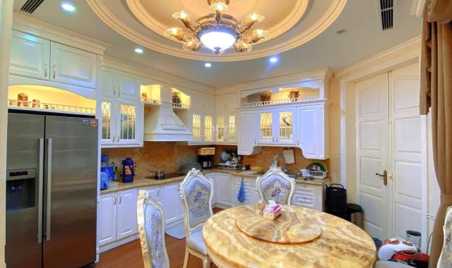 BIỆT THỰ ĐẲNG CẤP TRUNG TÂM CẦU GIẤY - FULL NỘI THẤT NHẬP KHẨU - LÔ GÓC - THANG MÁY 180M2 MTIEN 22M