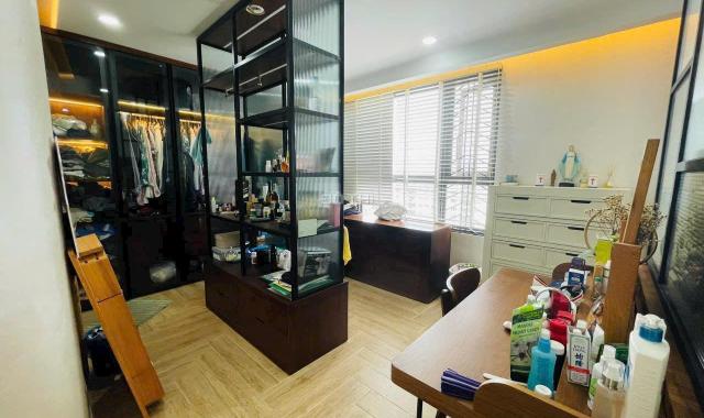 Bán gấp căn hộ Nam Phúc 122m2, nhà đẹp, view công viên Nam viên 2ha