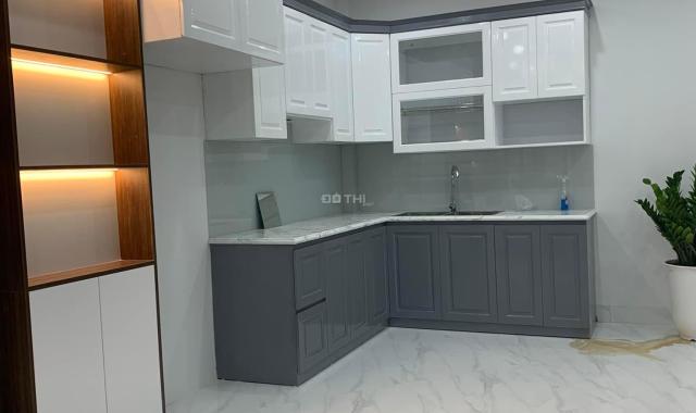 Nhà đẹp ngõ Võng Thị, giá 15 tỷ, 48m2, thang máy, mới đẹp ở luôn