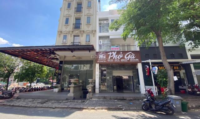 Cho thuê nhà phố Hưng Gia 2 sát đường Bùi Bằng Đoàn, Phú Mỹ Hưng, Quận 7.