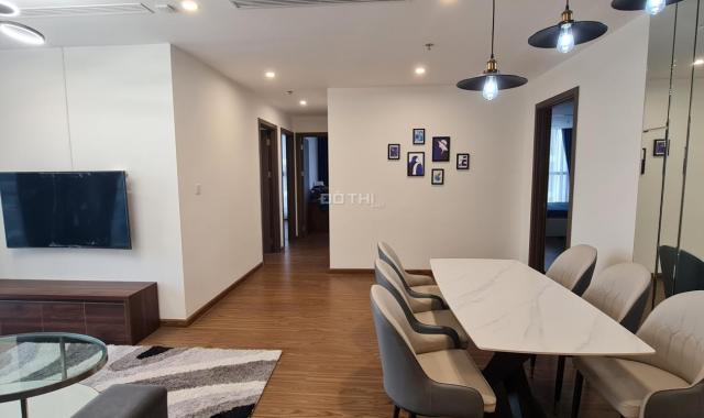 Cho thuê căn hộ chung cư Vinhomes Westpoint tòa W2, 4PN, 3W, đủ đồ, hướng Đông nam