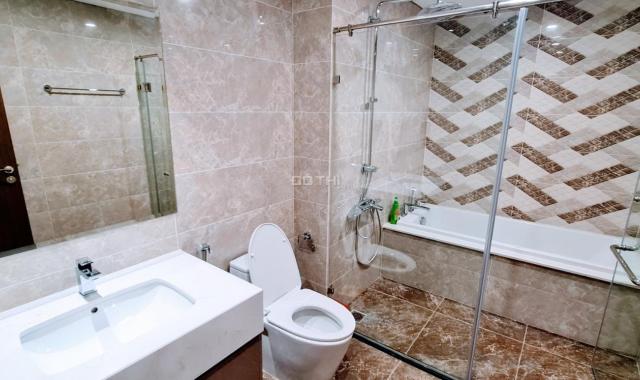 Cho thuê căn hộ chung cư Vinhomes Westpoint tòa W2, 4PN, 3W, đủ đồ, hướng Đông nam