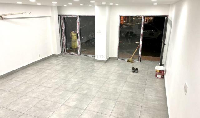 Shop dt 210m2 mặt tiền Bùi Bằng Đoàn, Phú Mỹ Hưng vị trí đẹp giá tốt