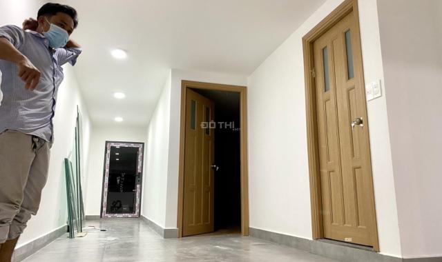 Shop dt 210m2 mặt tiền Bùi Bằng Đoàn, Phú Mỹ Hưng vị trí đẹp giá tốt