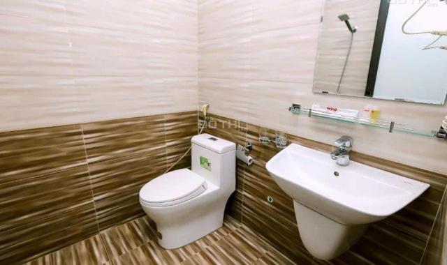 Tôi bán nhà mặt đường Giáp Bát, giá 28.5 tỷ, hơn 100m2x7T, KD